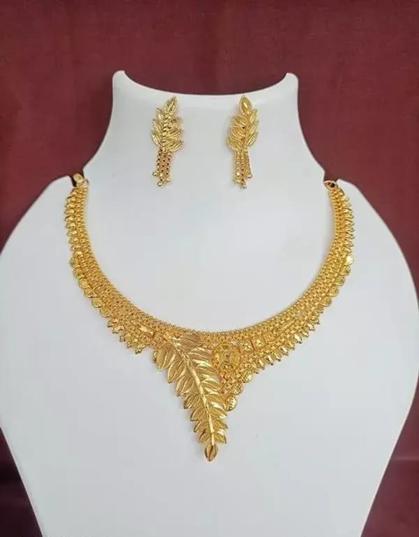 Gold Leaf Necklace Set