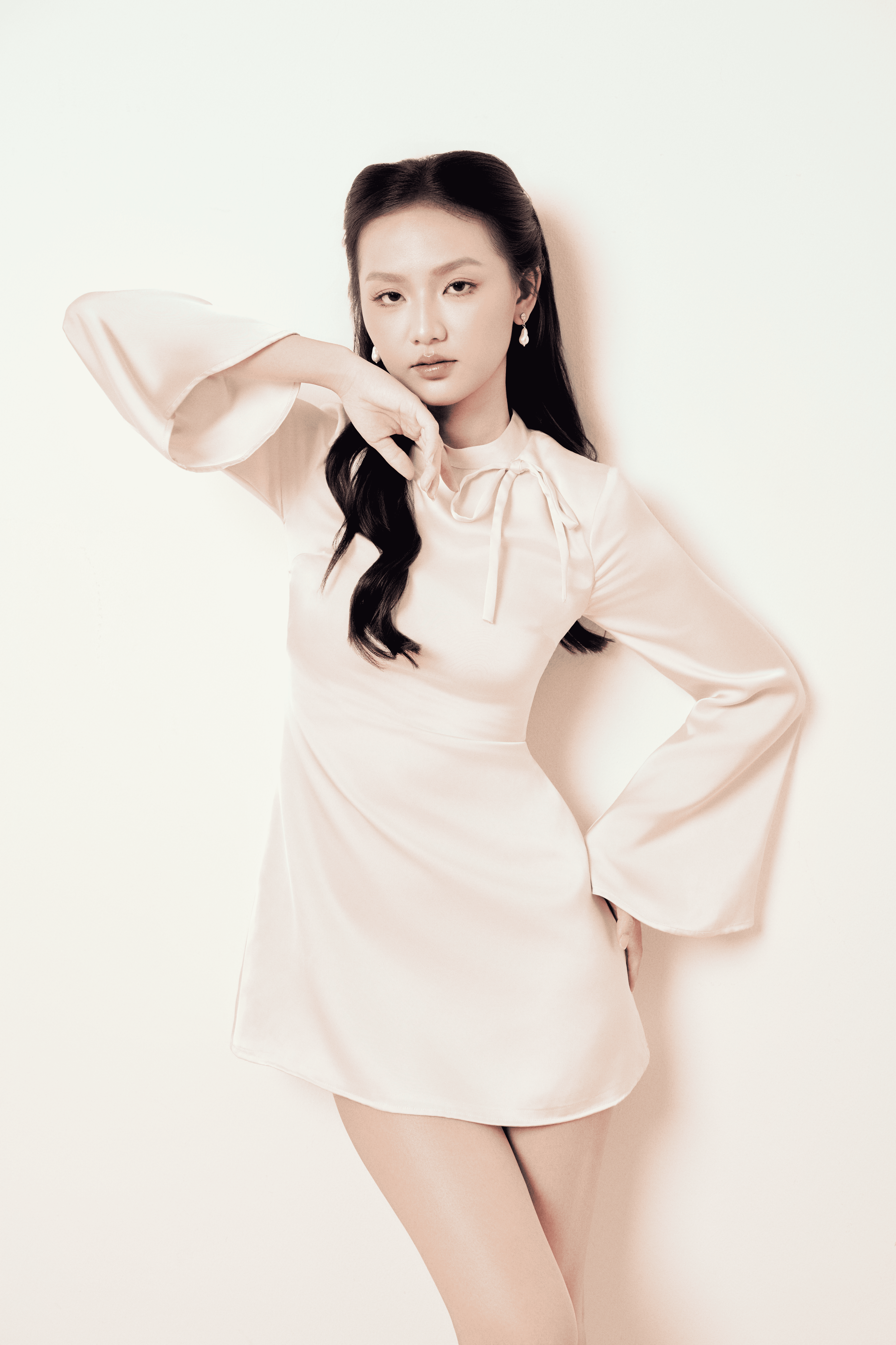 WHISPER_Đầm luạ tay loe