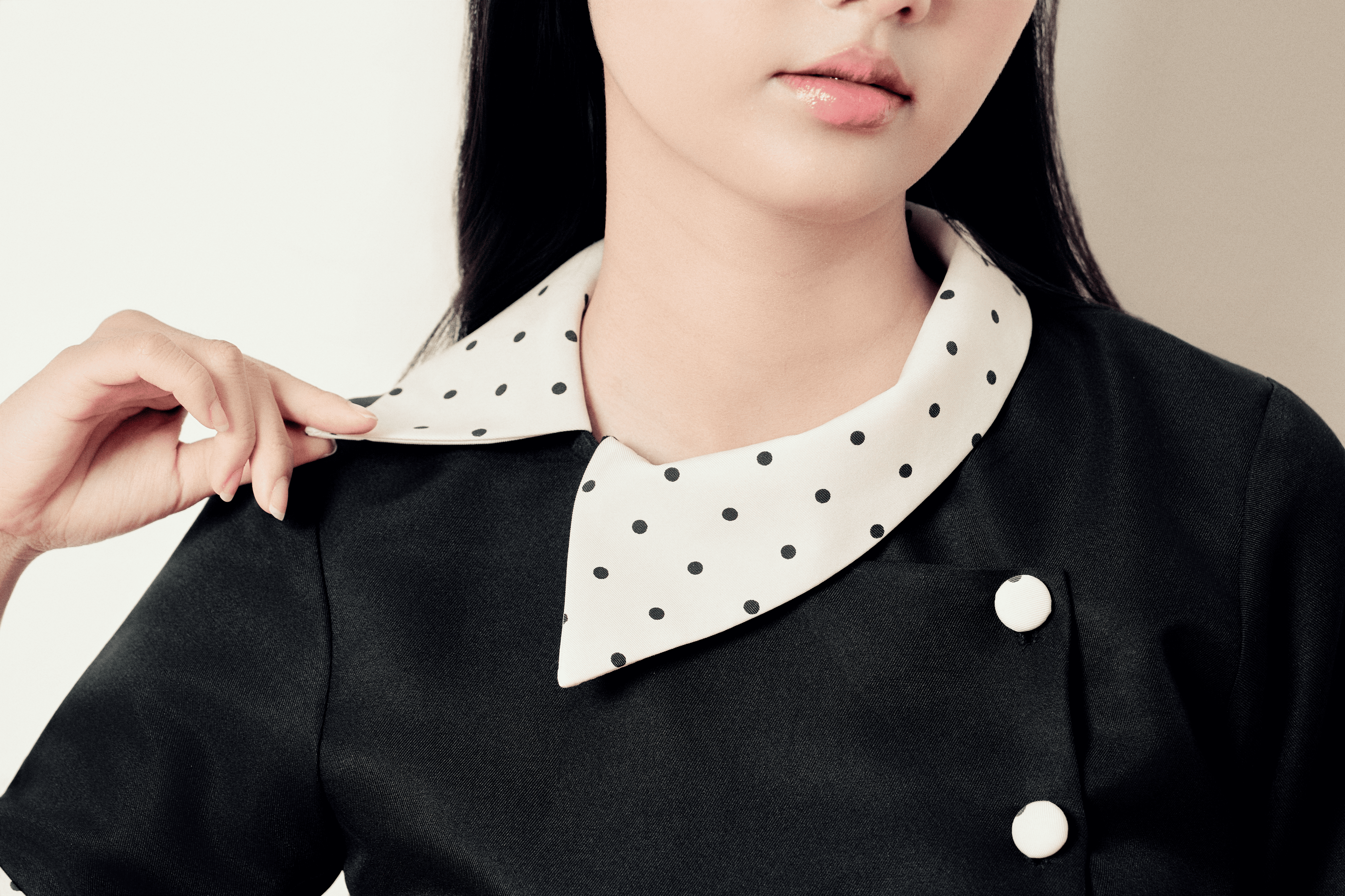 POISE_Áo croptop đen phối chấm bi