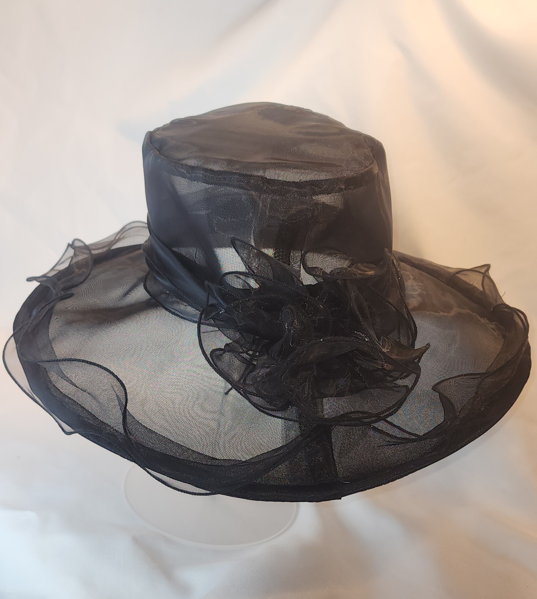 Elegant Black Hat keeps you cool in Church