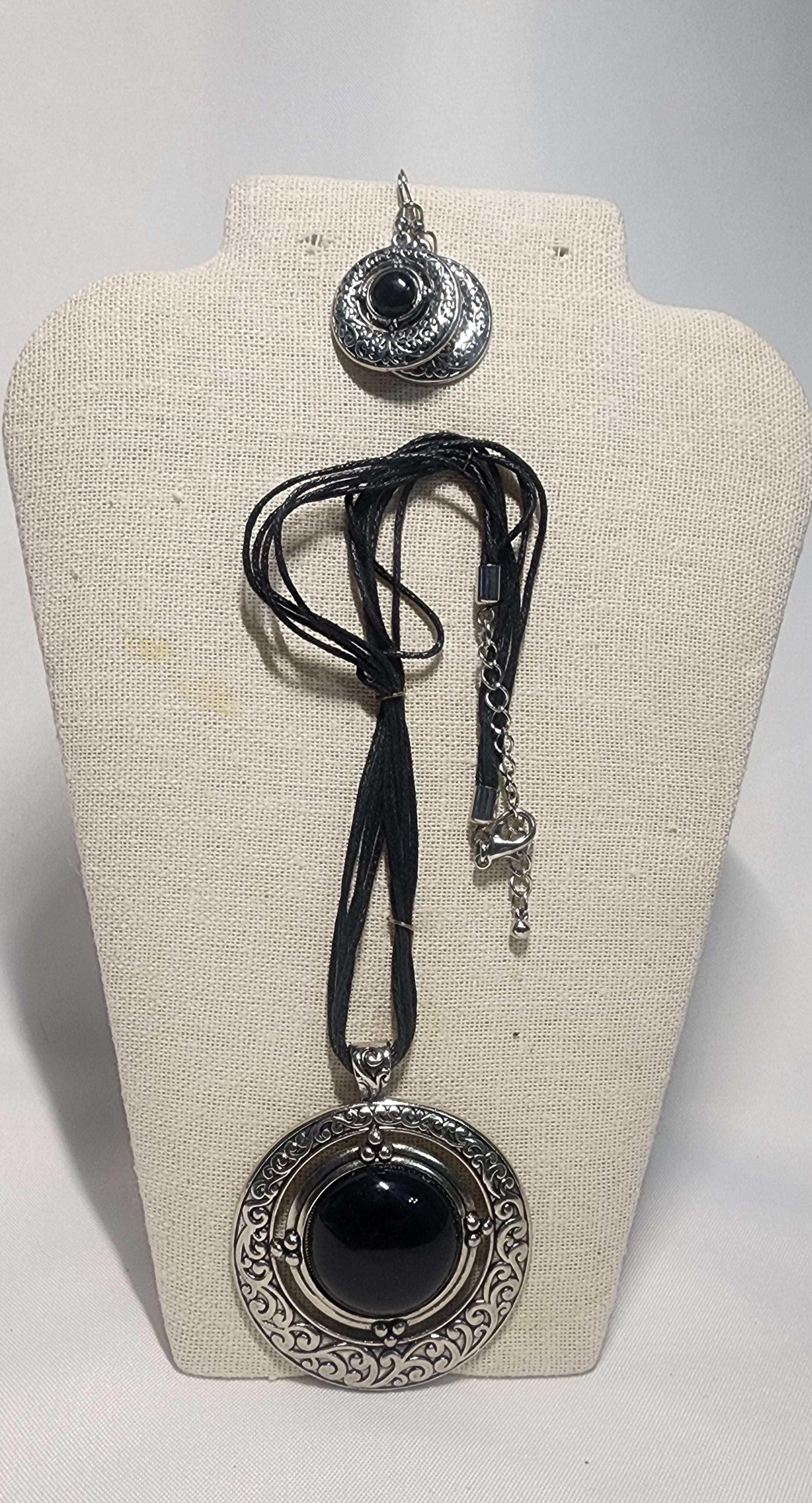 Vintage Black Stone Pendant Necklace Set
