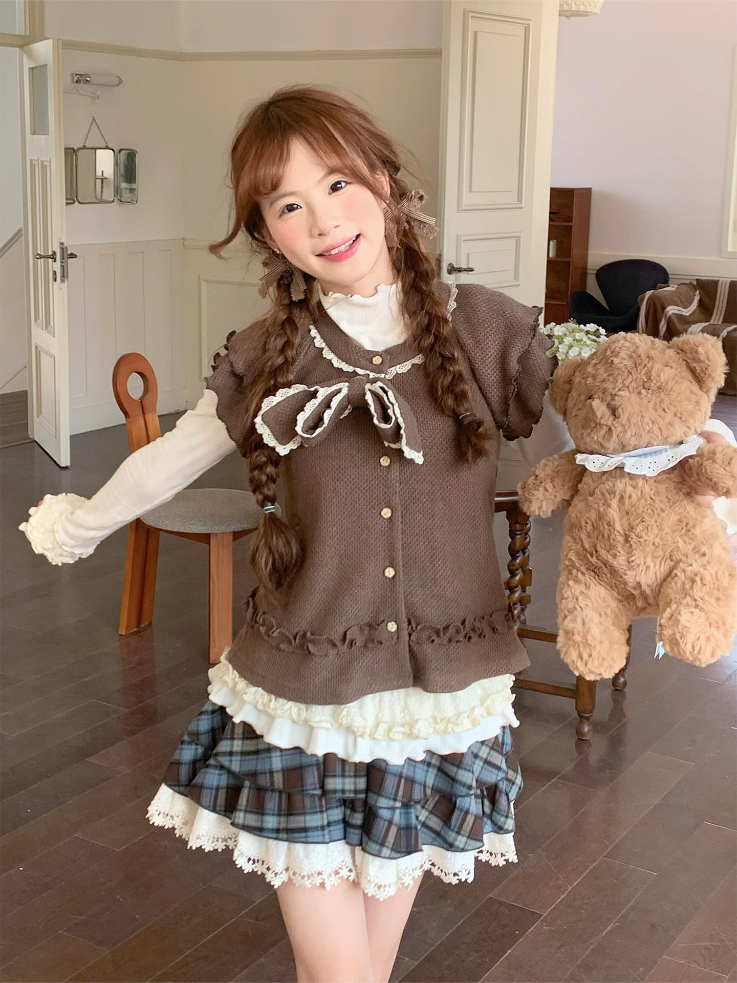 Vintage-inspired layered girls' outfit