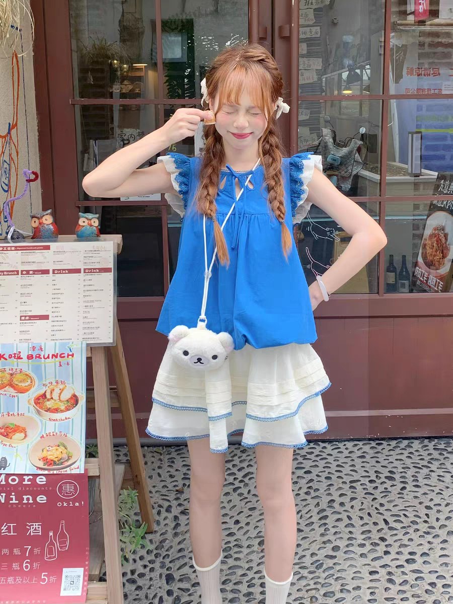 Cute bear-shaped crossbody bag