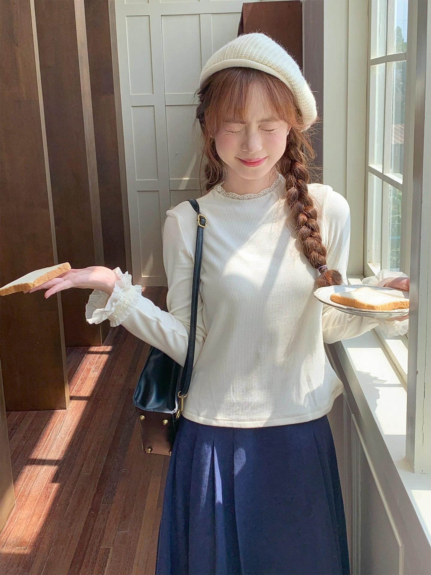 Vintage-inspired white beret