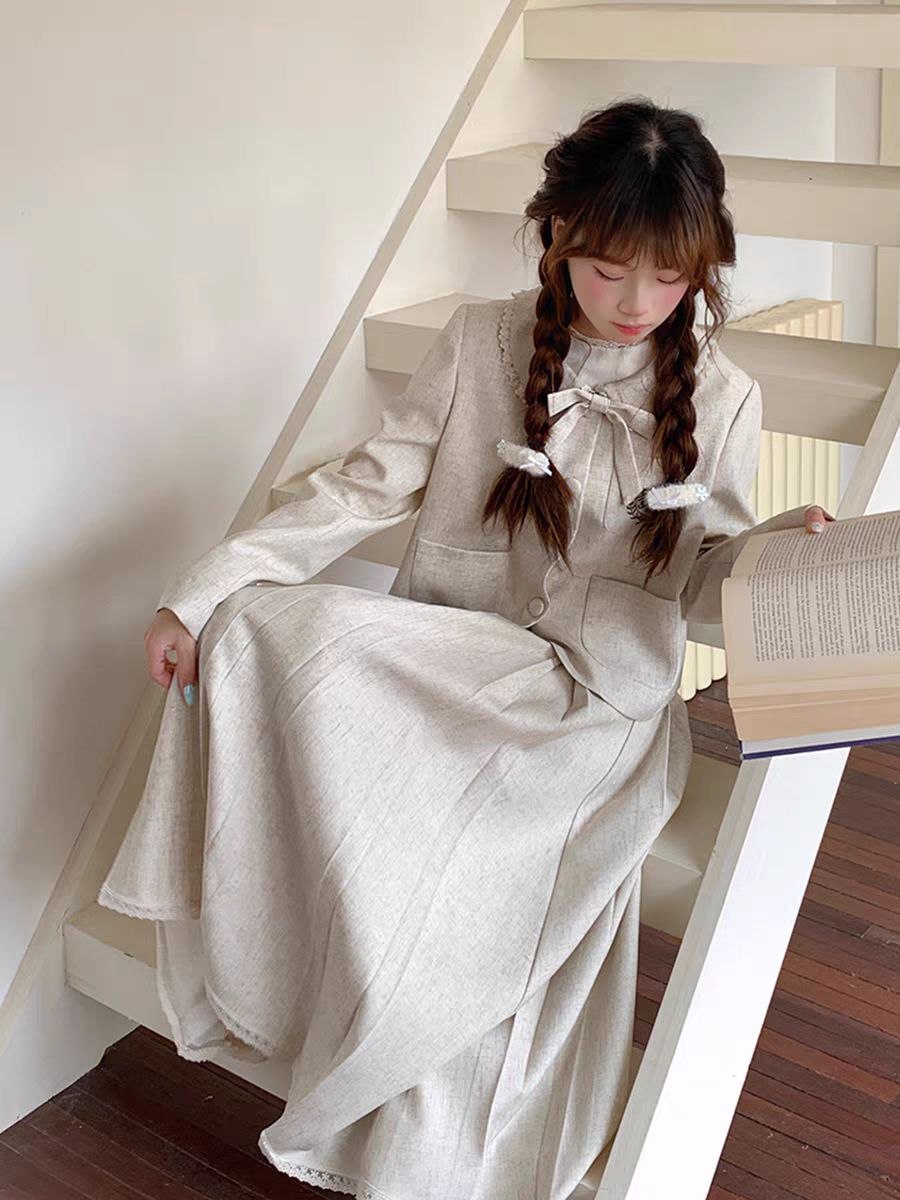 Beige Vintage-Inspired Ladies Suit