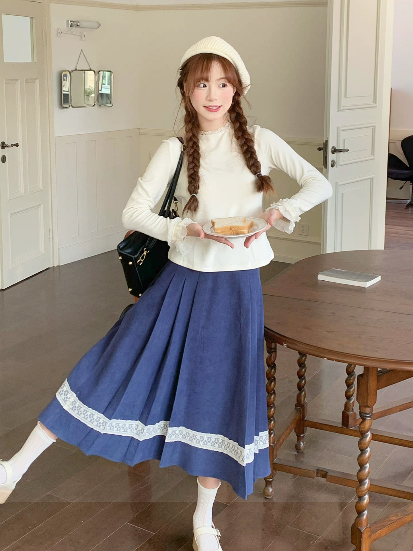 Vintage-inspired white beret