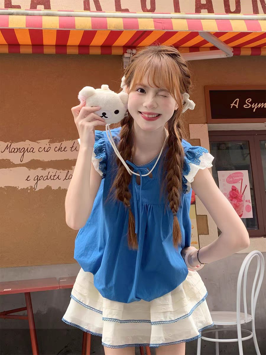 Cute bear-shaped crossbody bag