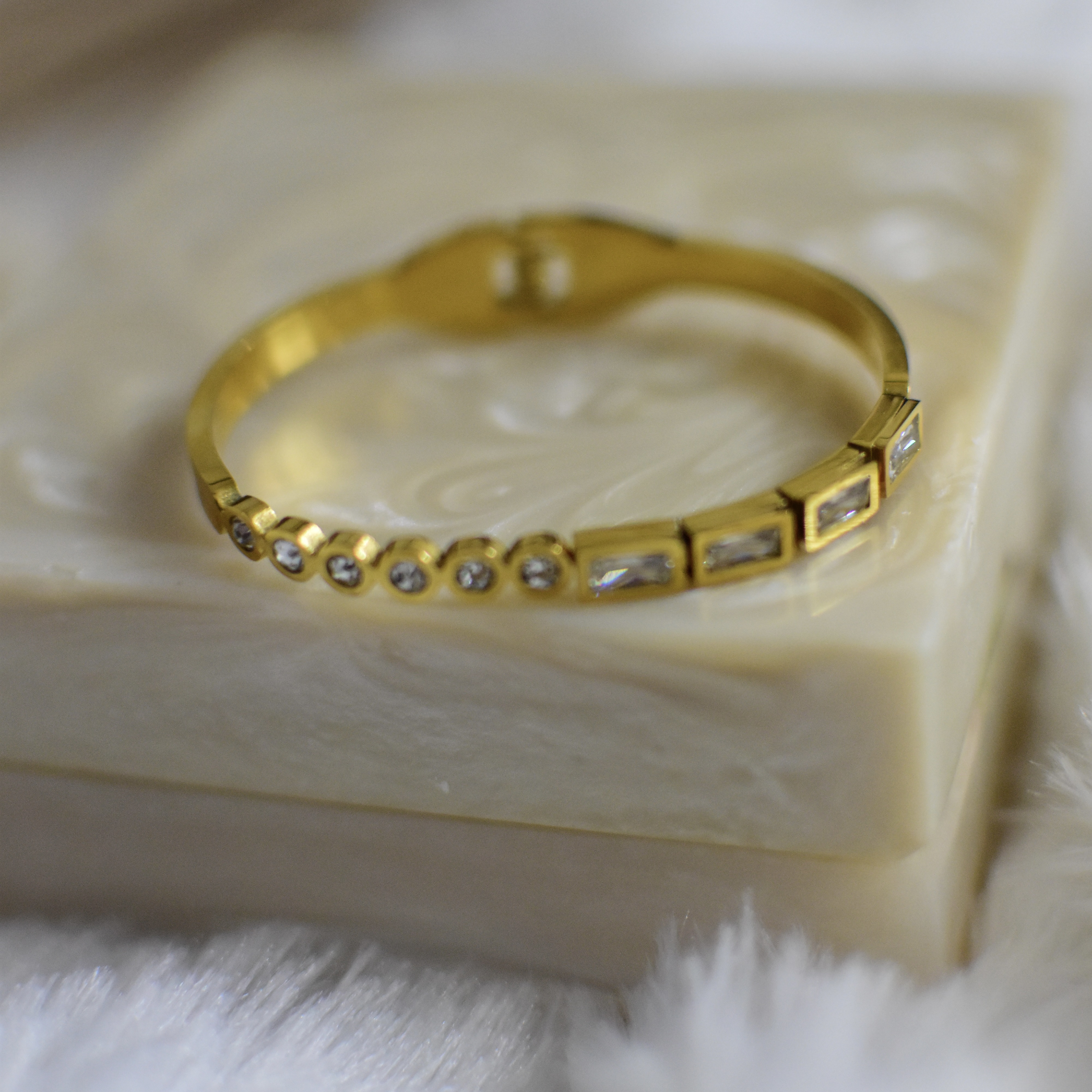 Elegant Gold Gem Kada (2-2 Size)