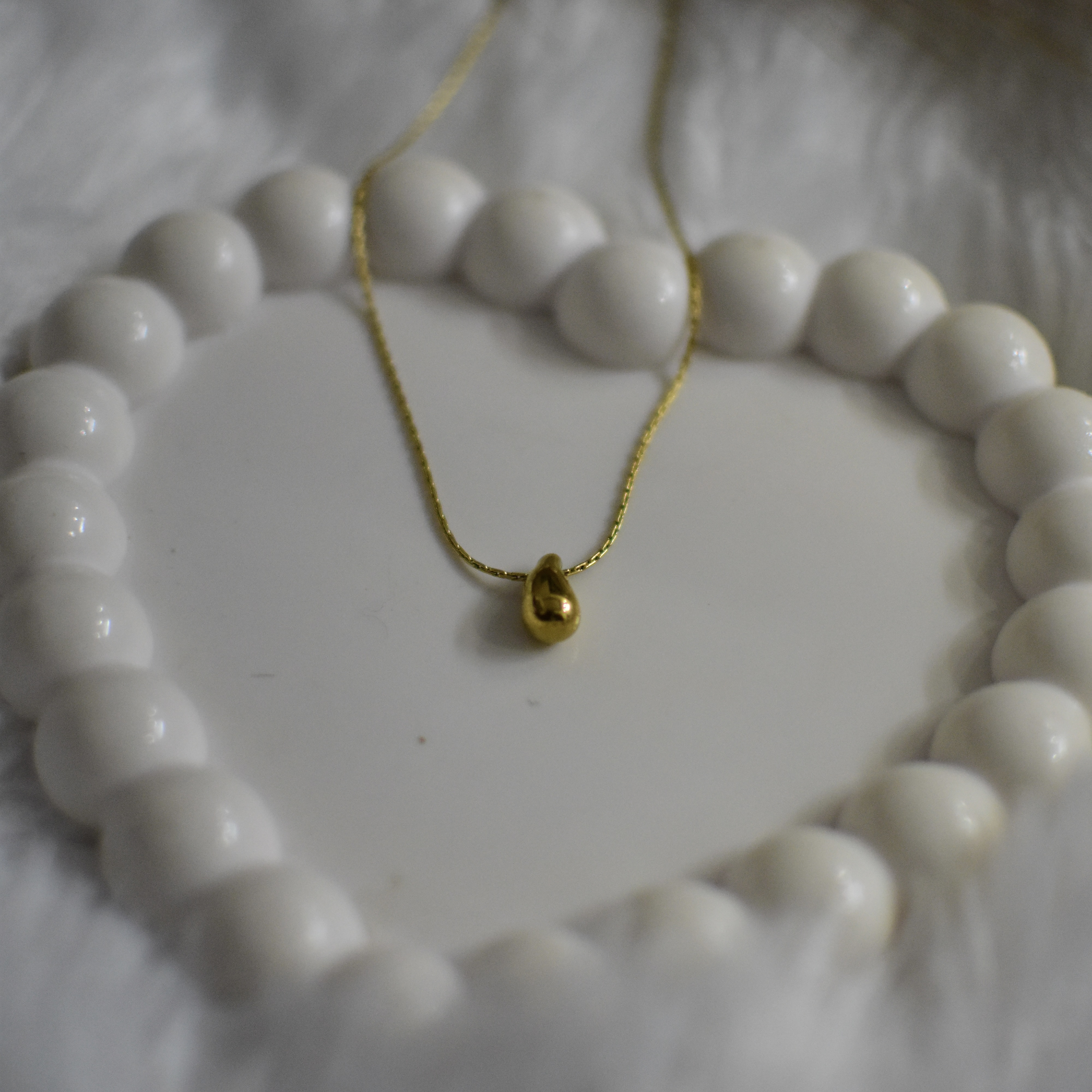 Elegant Gold Pendant Necklace