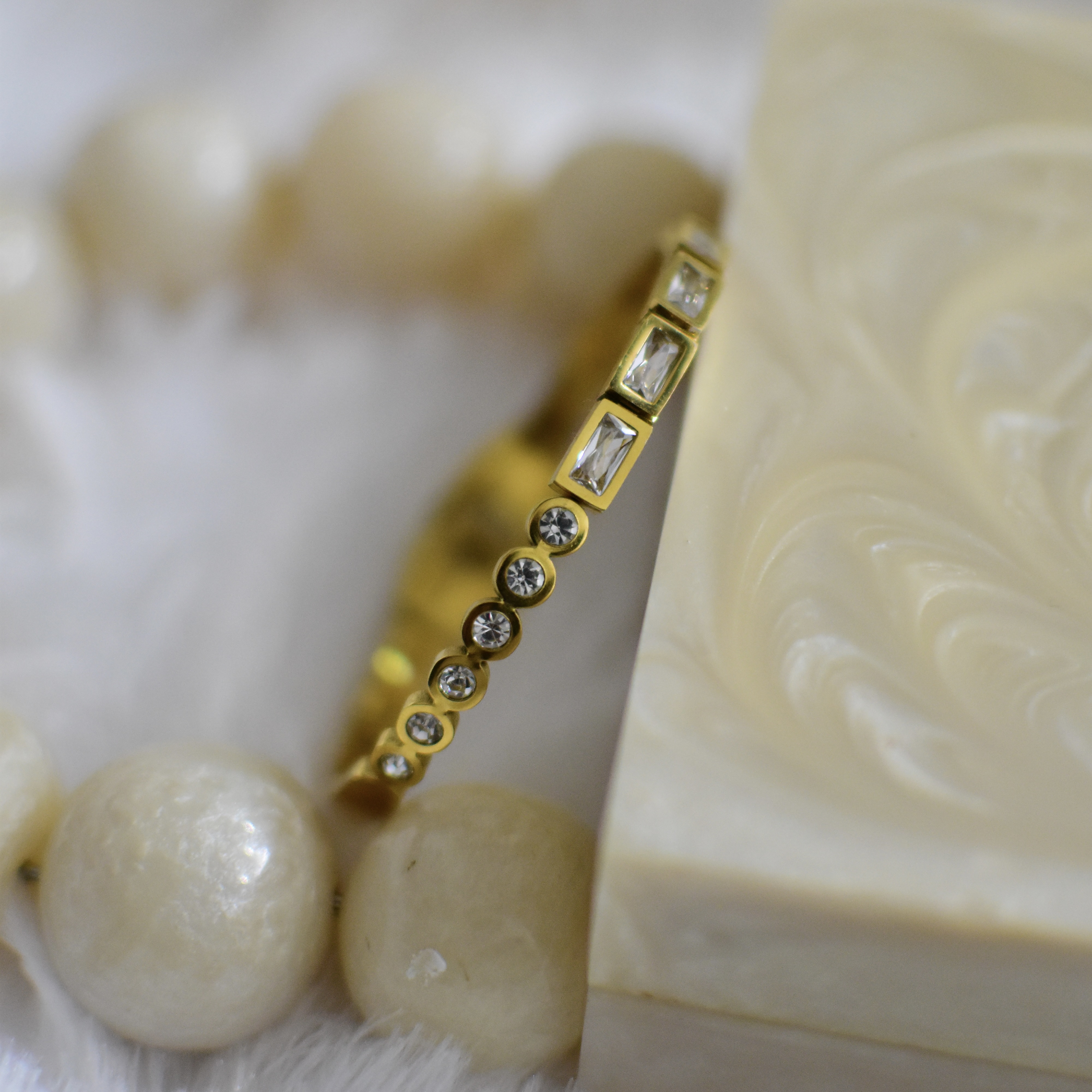 Elegant Gold Gem Kada (2-2 Size)