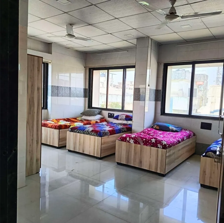 NEXA LIVING BOY'S PG(PIPLOD)