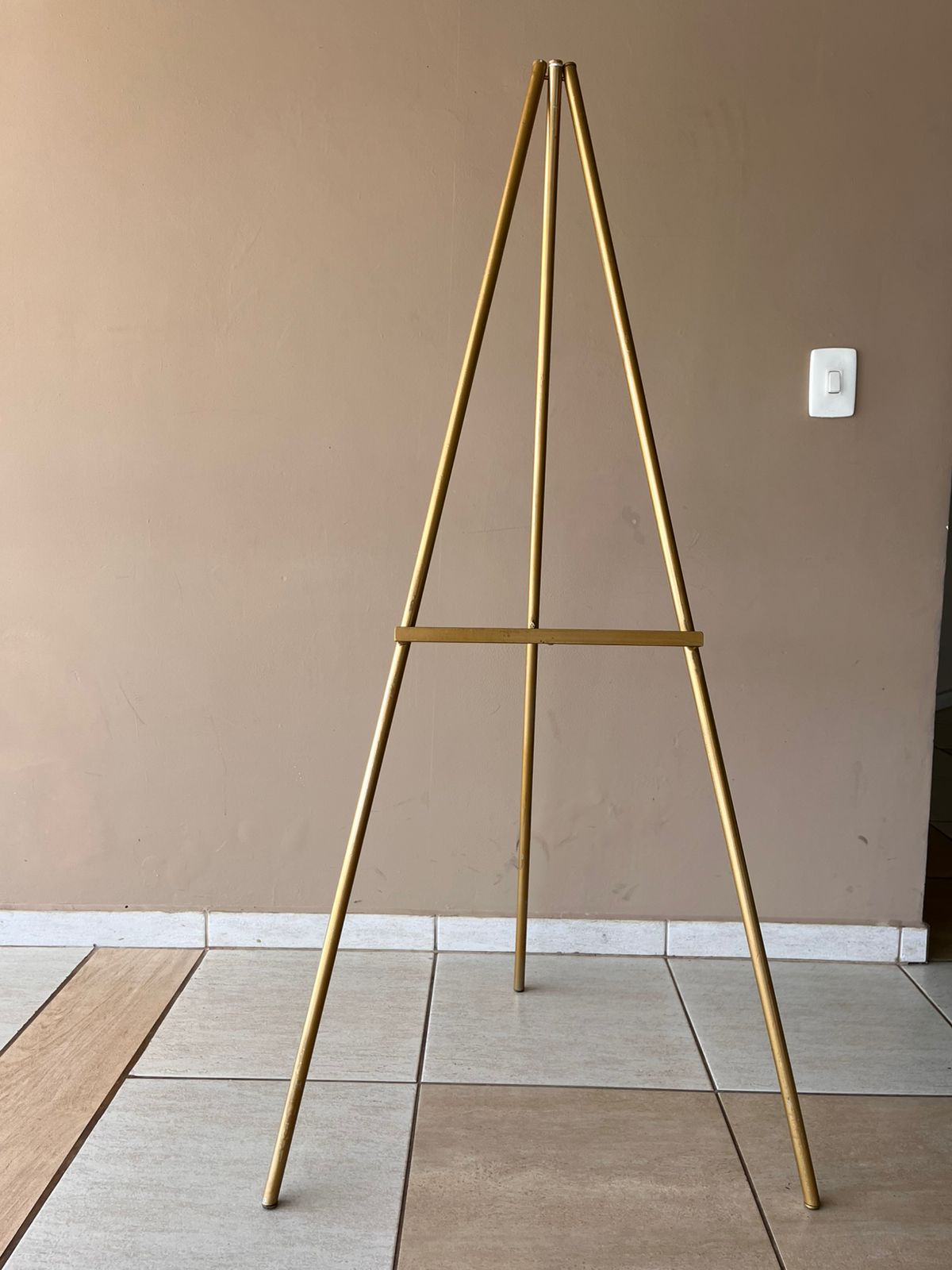 Cavalete de Metal Dourado