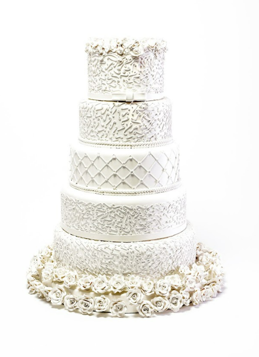 BOLO FAKE ARABESCO E FLORES 6 ANDARES