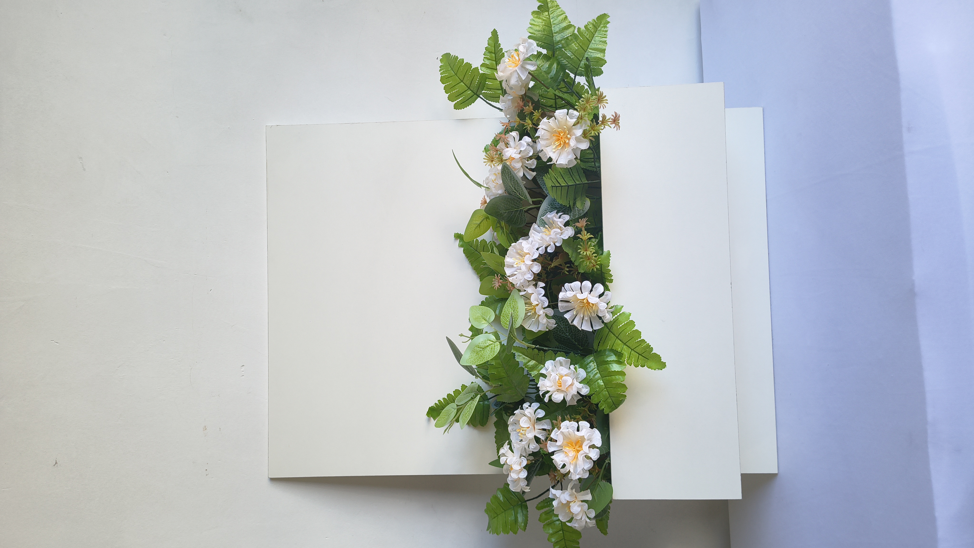 PLACA RETANGULAR COM JARDINEIRA