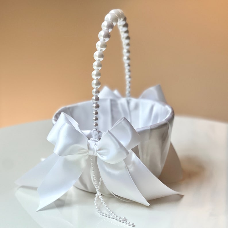 Flower Girl Basket White Wedding Basket White Pearl Handle Basket for wedding, Flower Girl Gift Proposal, Wedding Decor Flower baskets