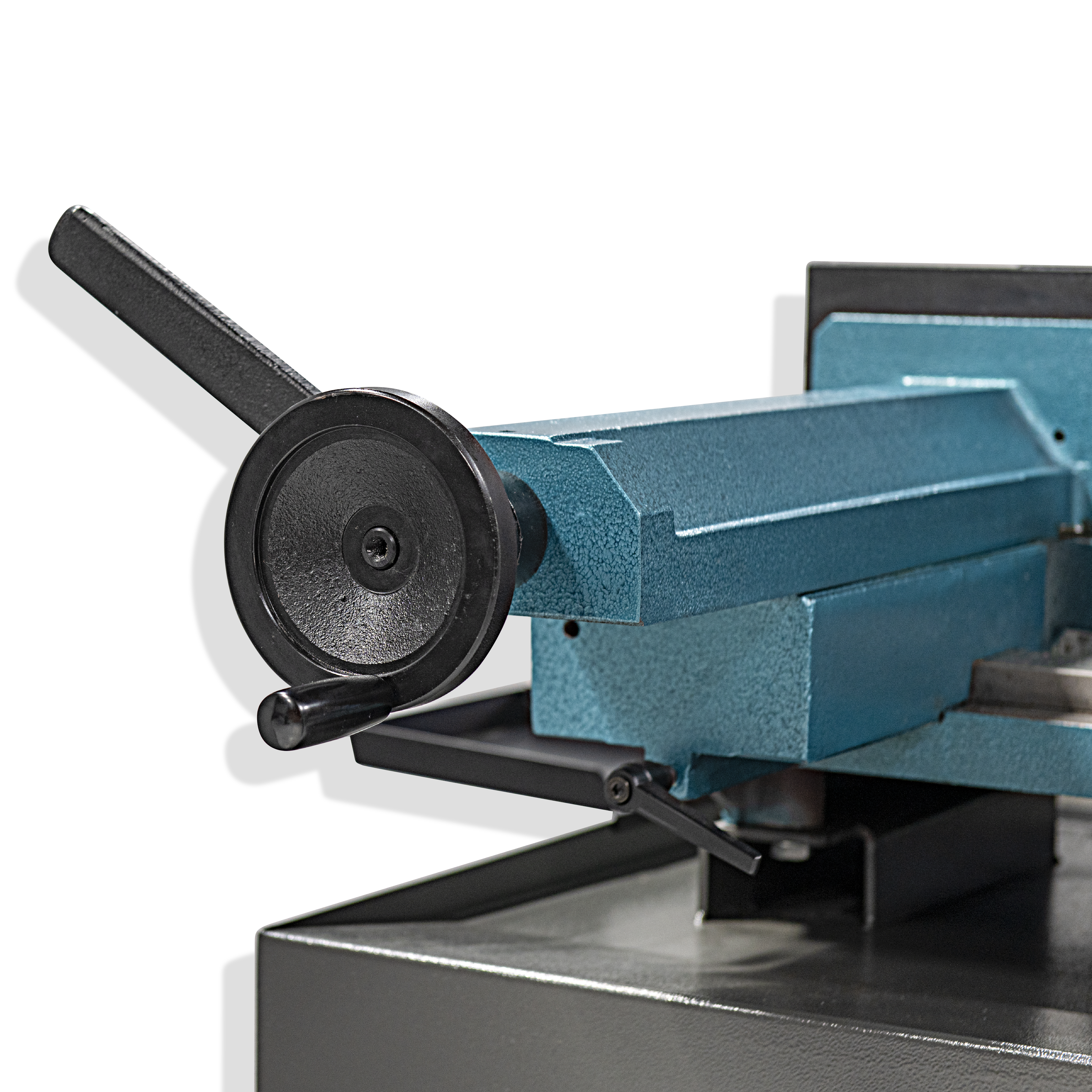 Scie à ruban métal Scantool 320 GSHE pour un sciage de précision avec arrêt de scie automatique.