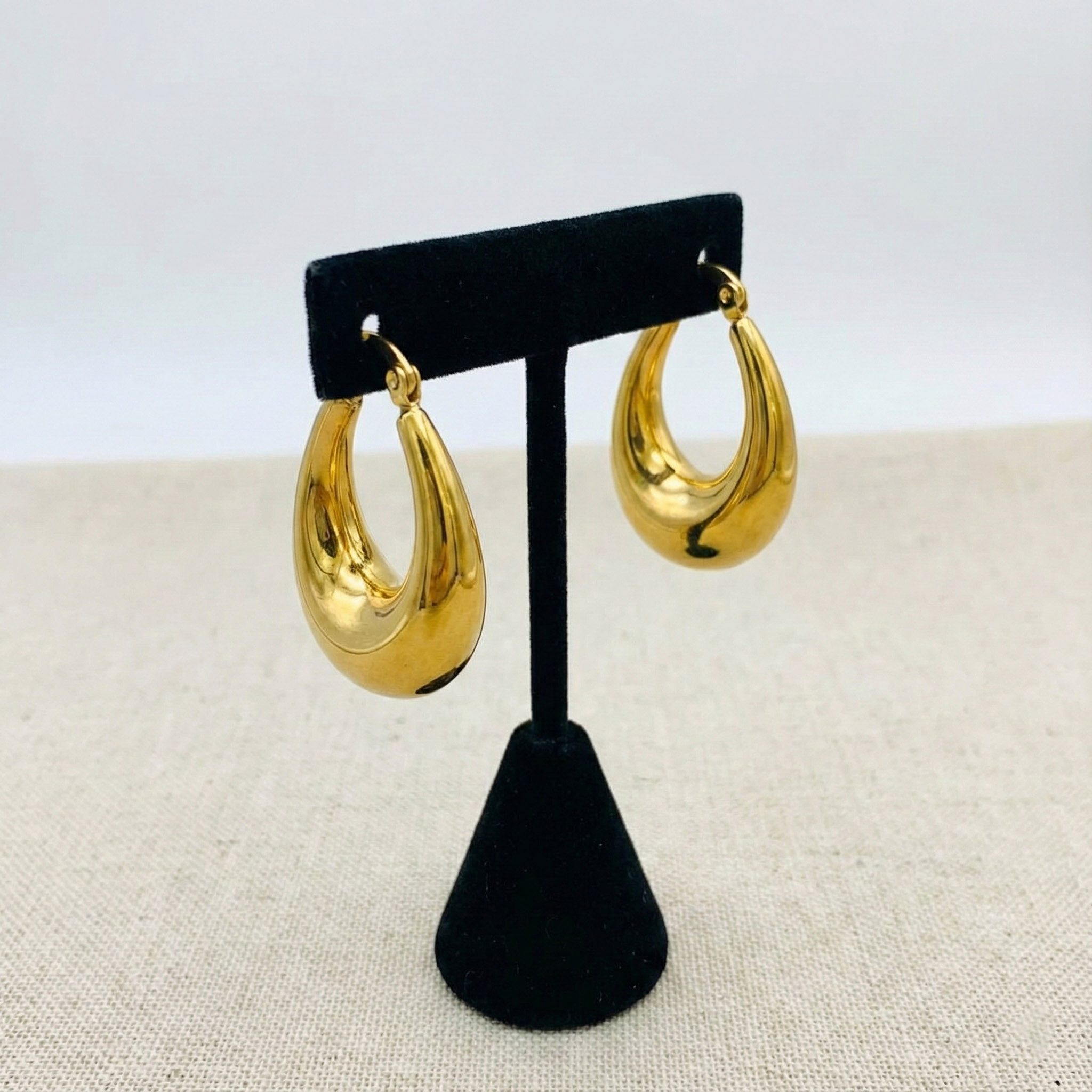 اقراط ذهبية كبيرة