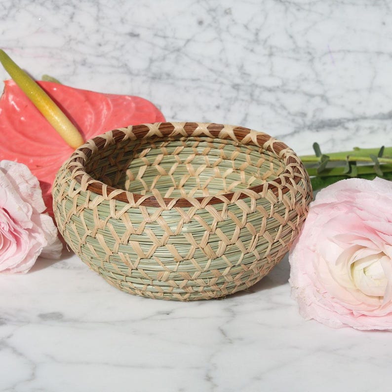Pastel Green Yesica Basket Bowl