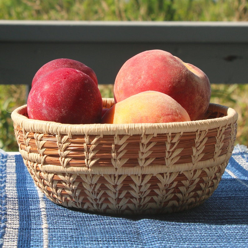 Handwoven Sayda Basket Bowl with Pine Needles and Raffia