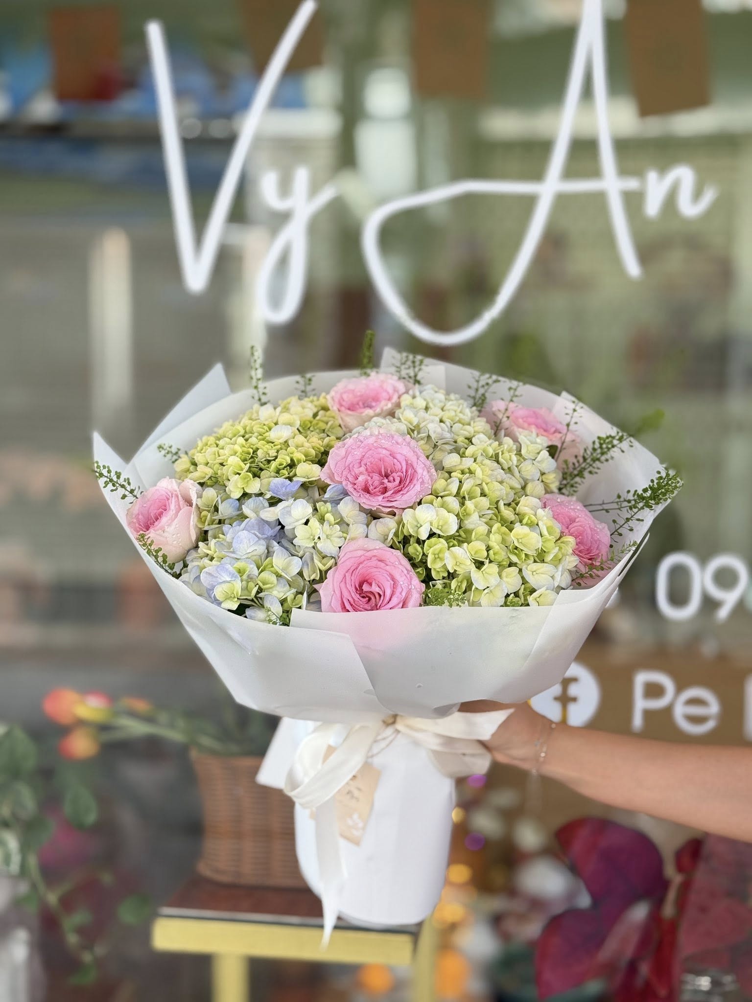 Elegant Mixed Flower Bouquet