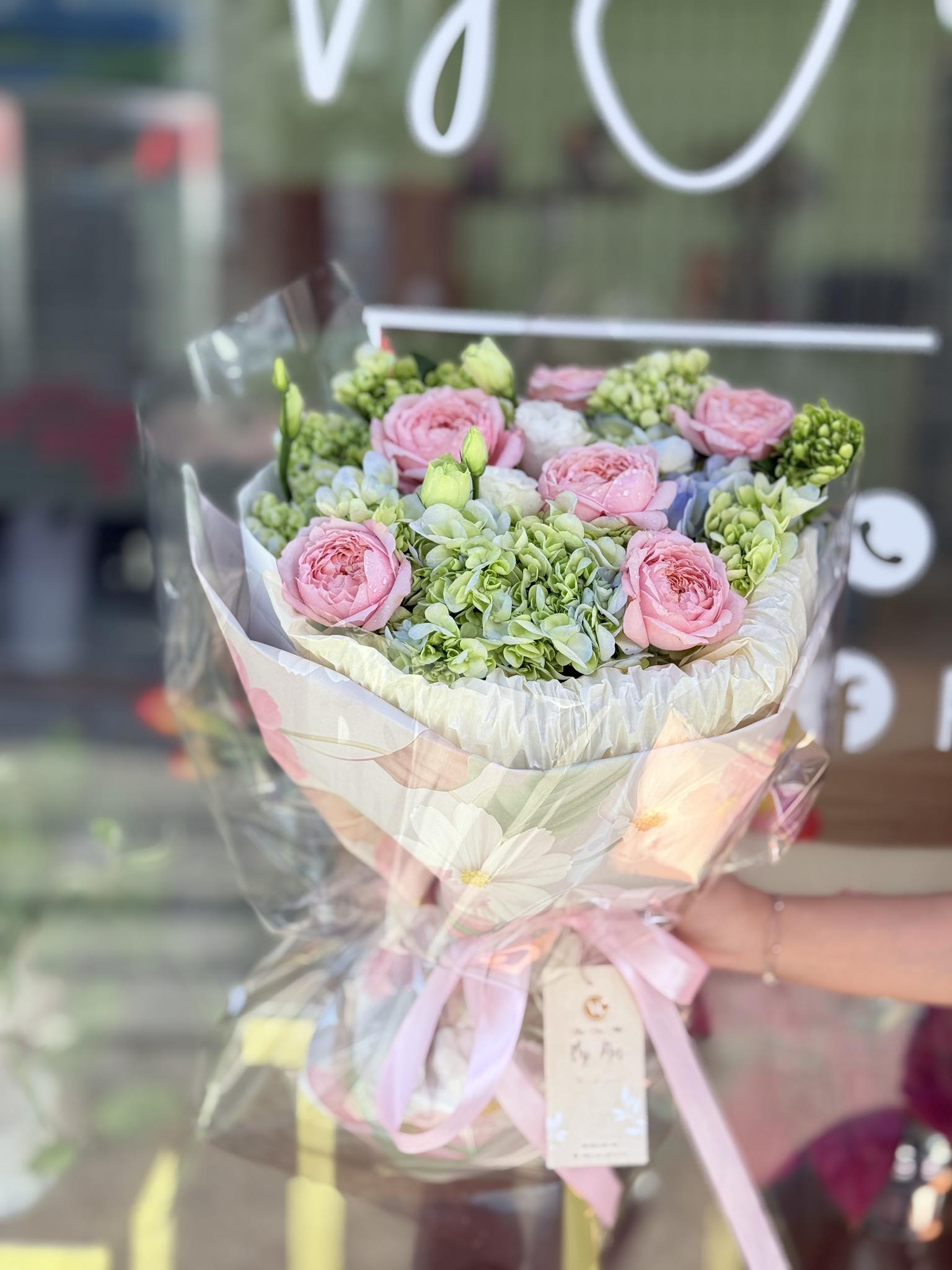 Elegant Pink Rose Bouquet