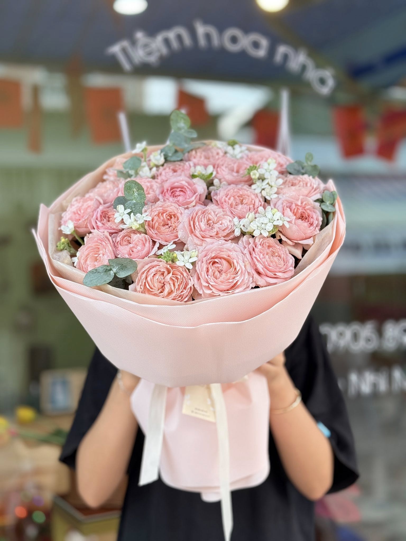 Elegant Pink Rose Bouquet