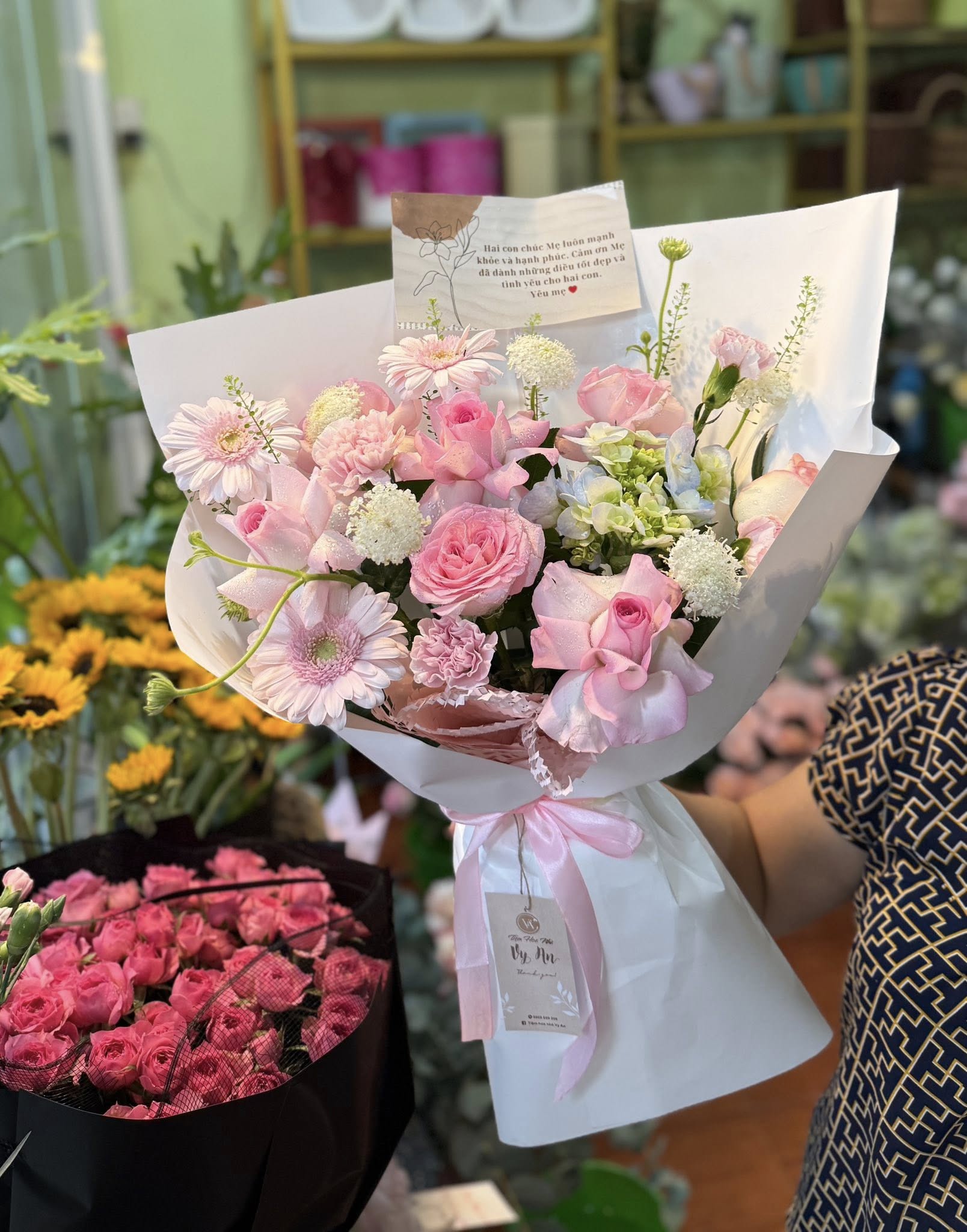 Elegant Pink Flower Bouquet