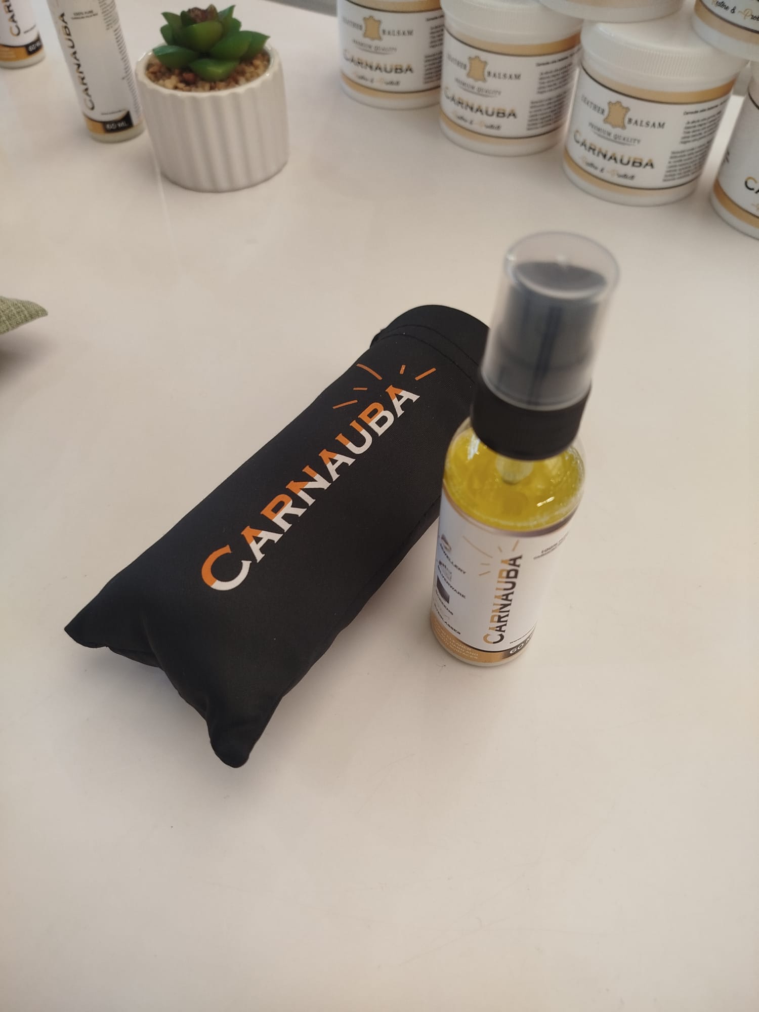 Carnauba valymo purškiklis