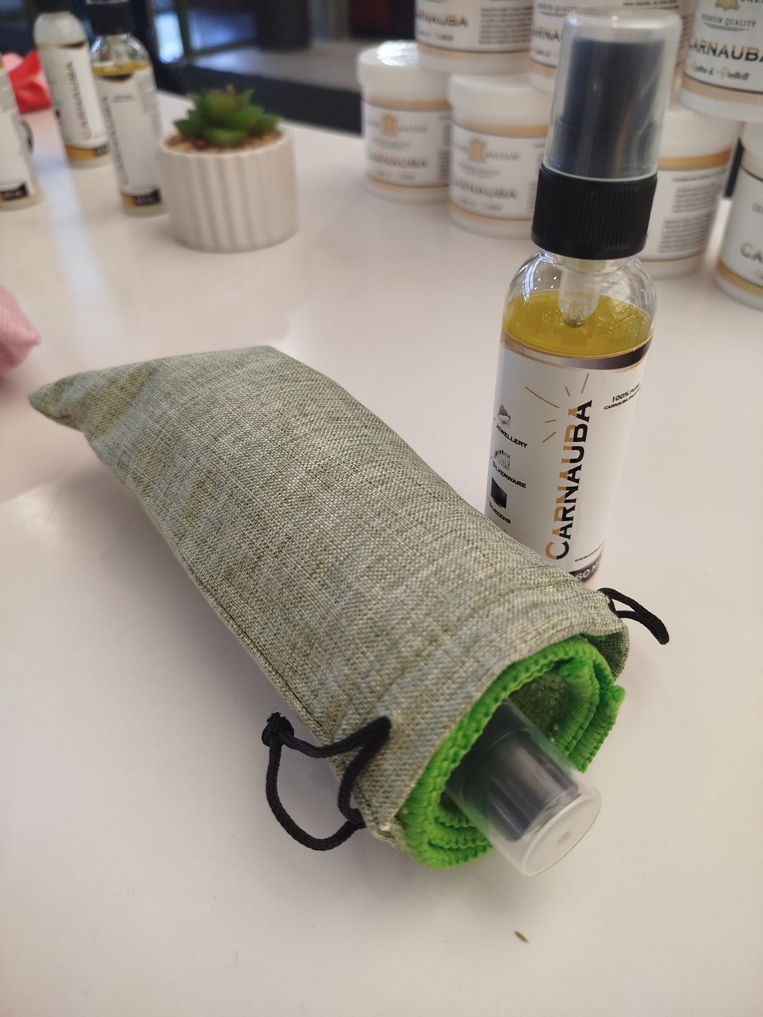 Carnauba valymo purškiklis