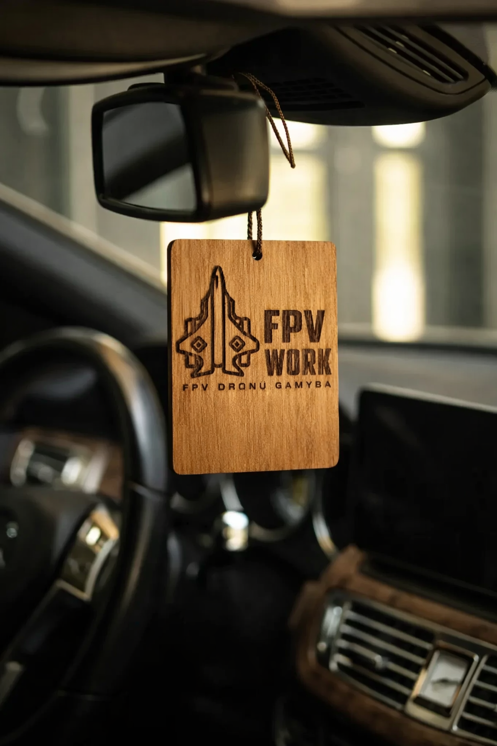 Pakabinamas automobilio kvapukas "FPVWORK"