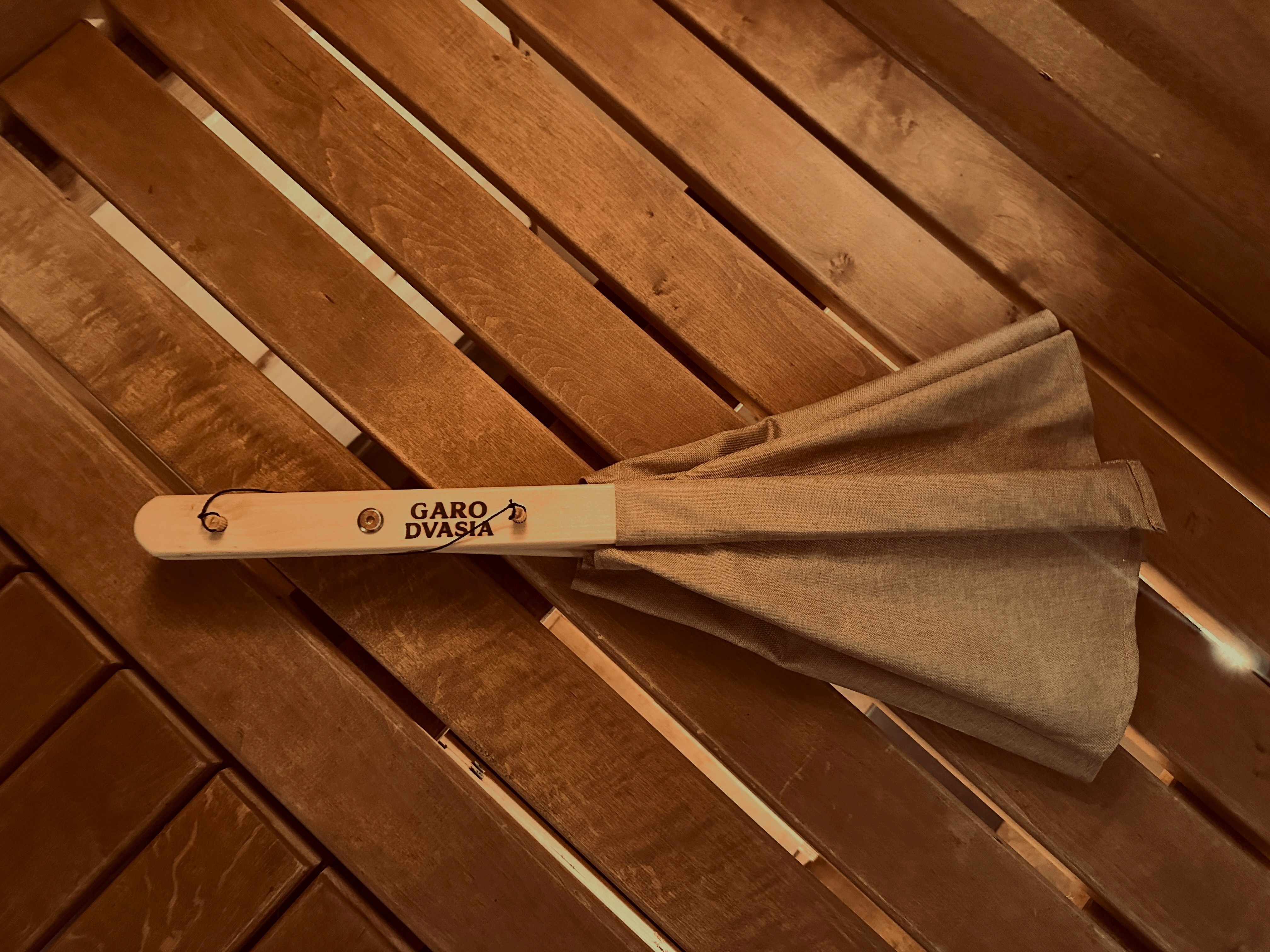 Vidutinė rankų darbo vėduoklė