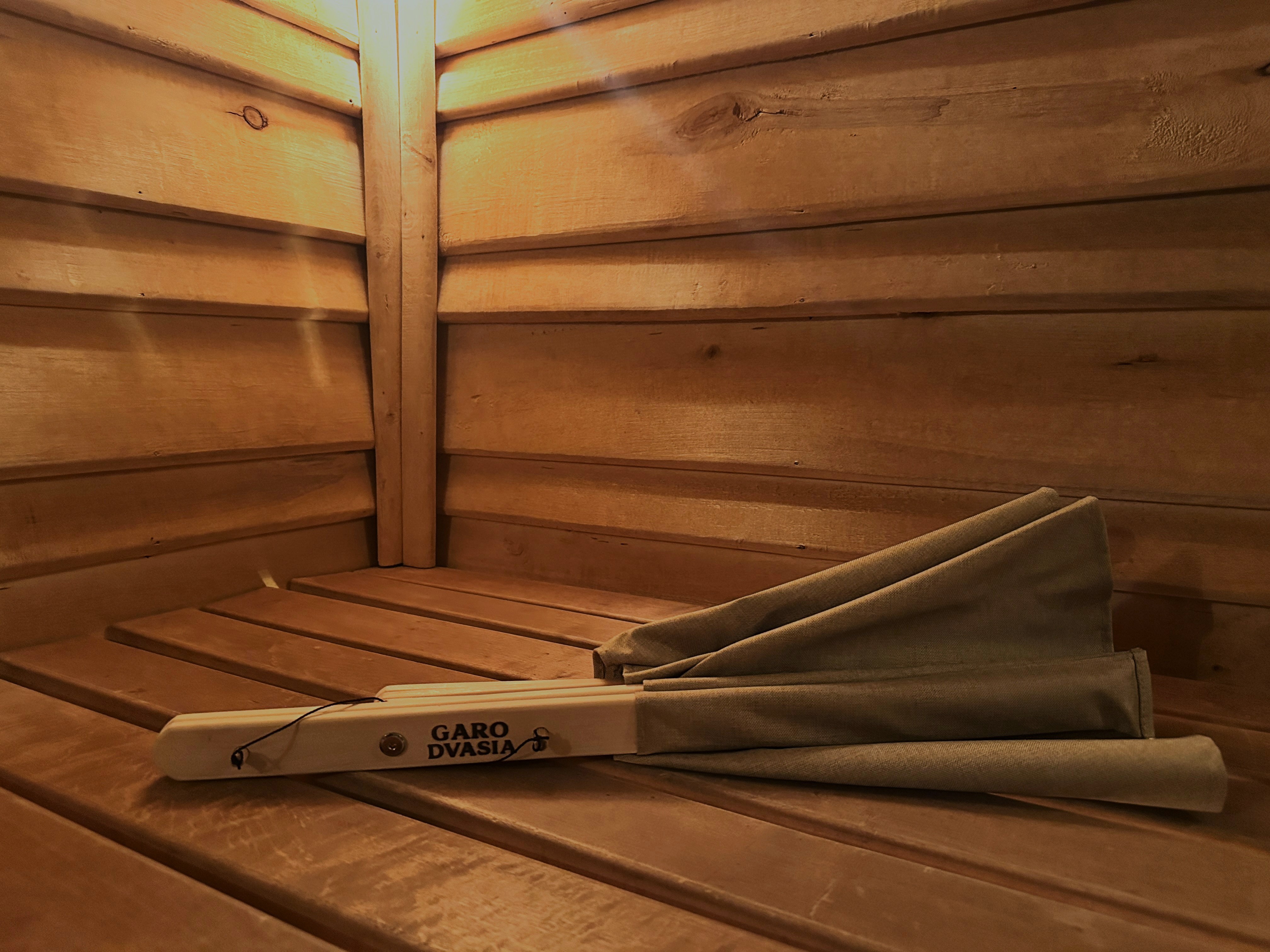 Vidutinė rankų darbo vėduoklė