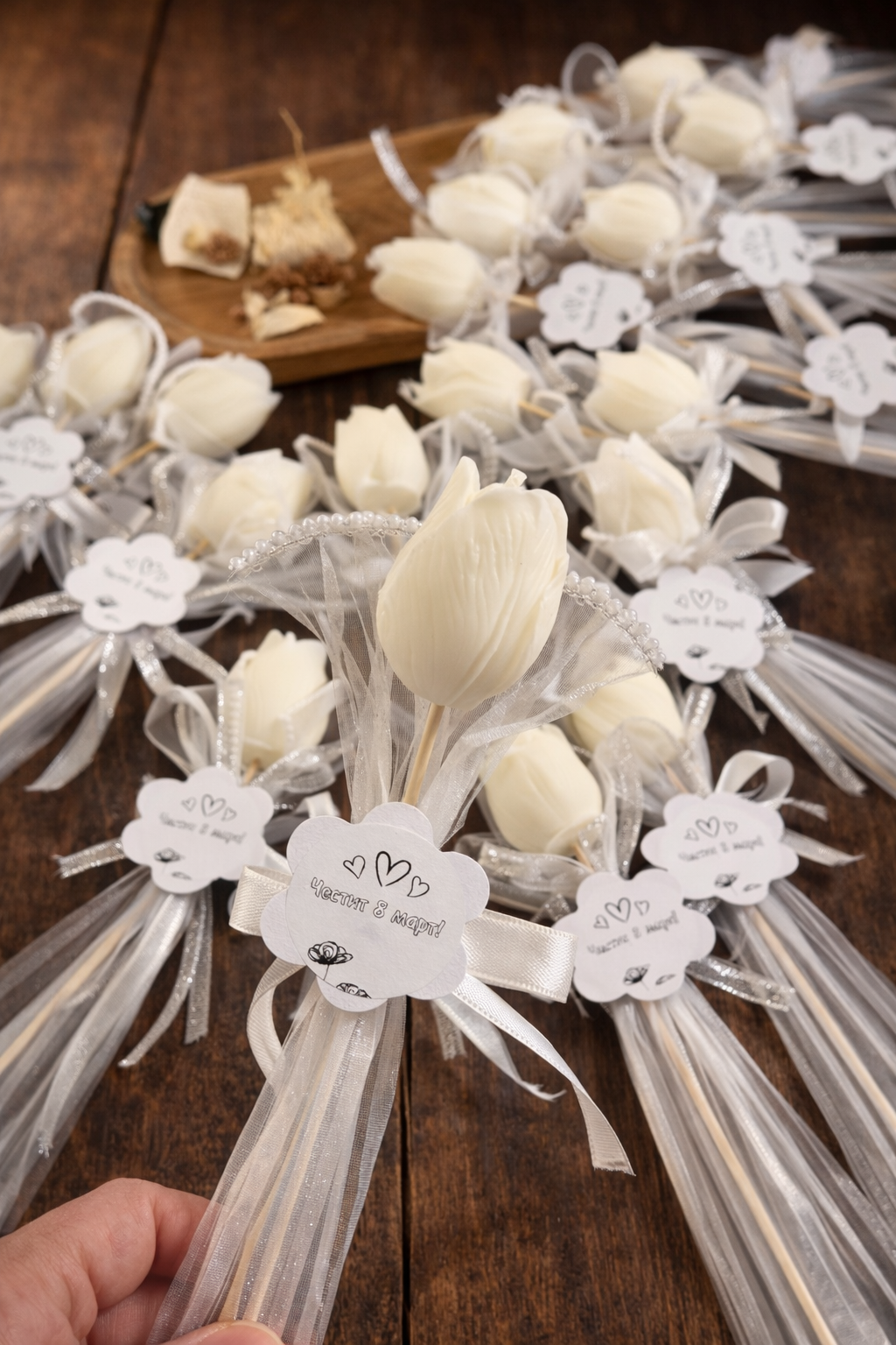 Свещ-лале за подарък на гости