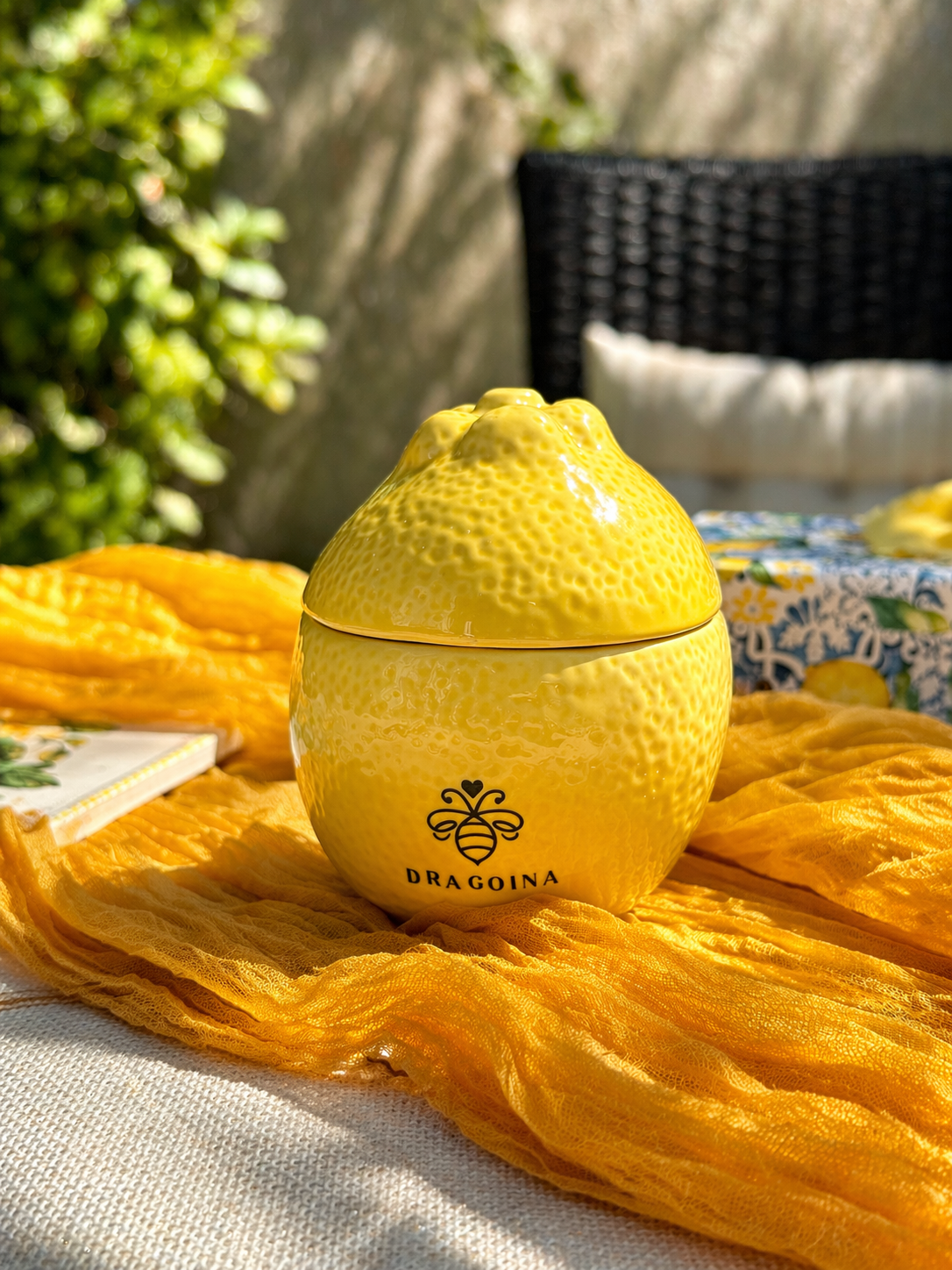 Ароматна свещ от пчелен восък в керамика