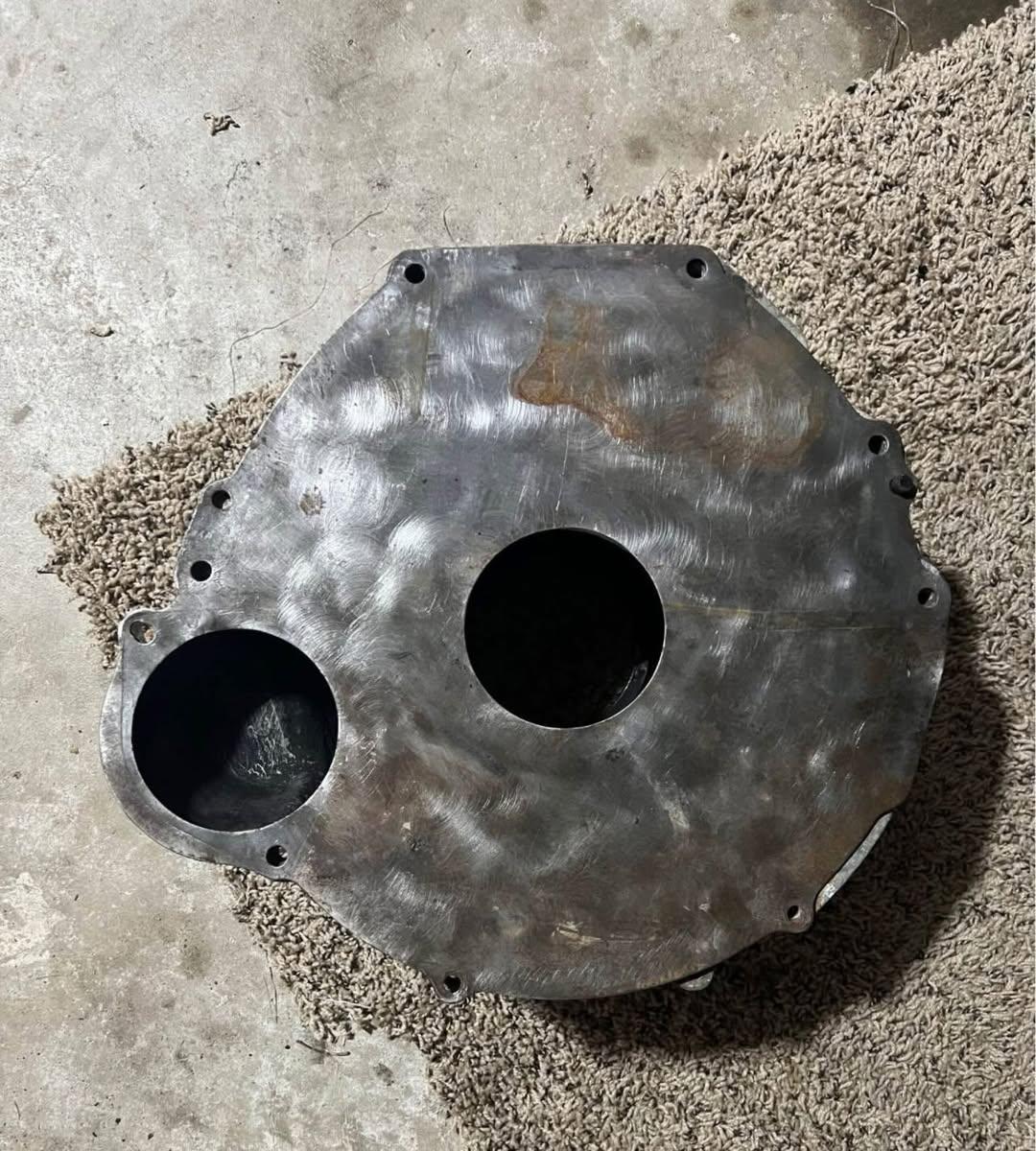 Fits 60s Ford 5 bolt v8s. Comes with clutch fork and separator plate.