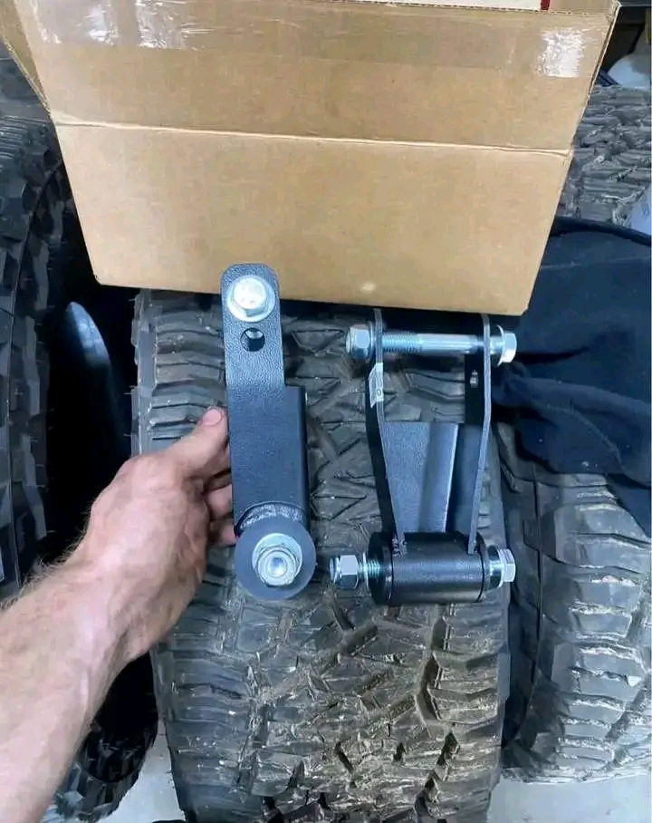 Lift shackles for keep Xj 