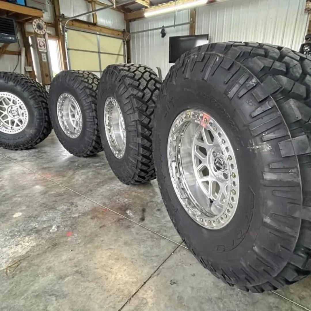 42/13:50-20 Nitto Trail Grapplers . 20x10 kmc grenade Beadlocks 