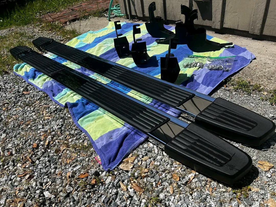 Side steps off 2025 Chevy 2500 HD. 