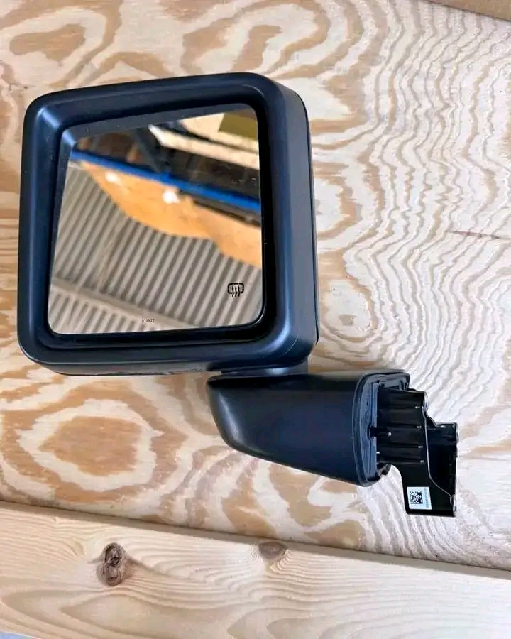 2018+ Jeep Wrangler JL /  Gladiator JT (20-24) Driver Side Mirror. 