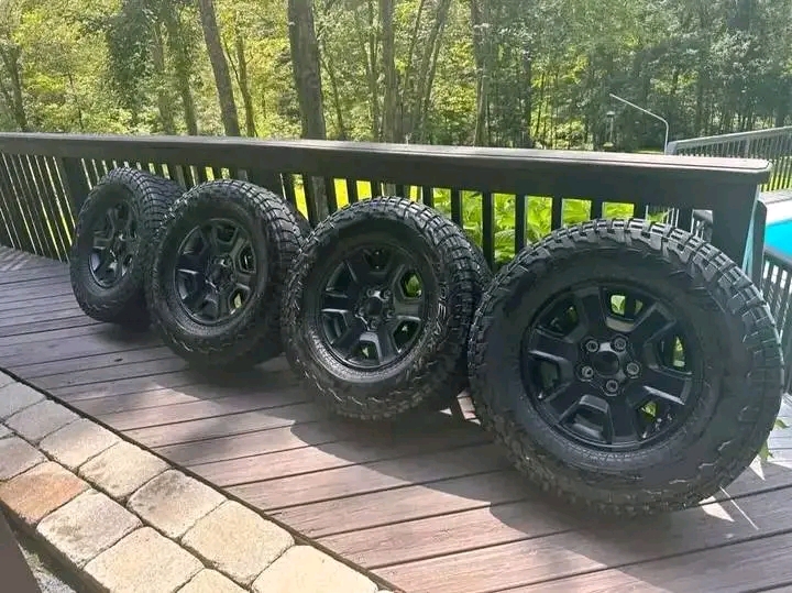2020-2025 Jeep Gladiator Factory Wheels/Tires. 