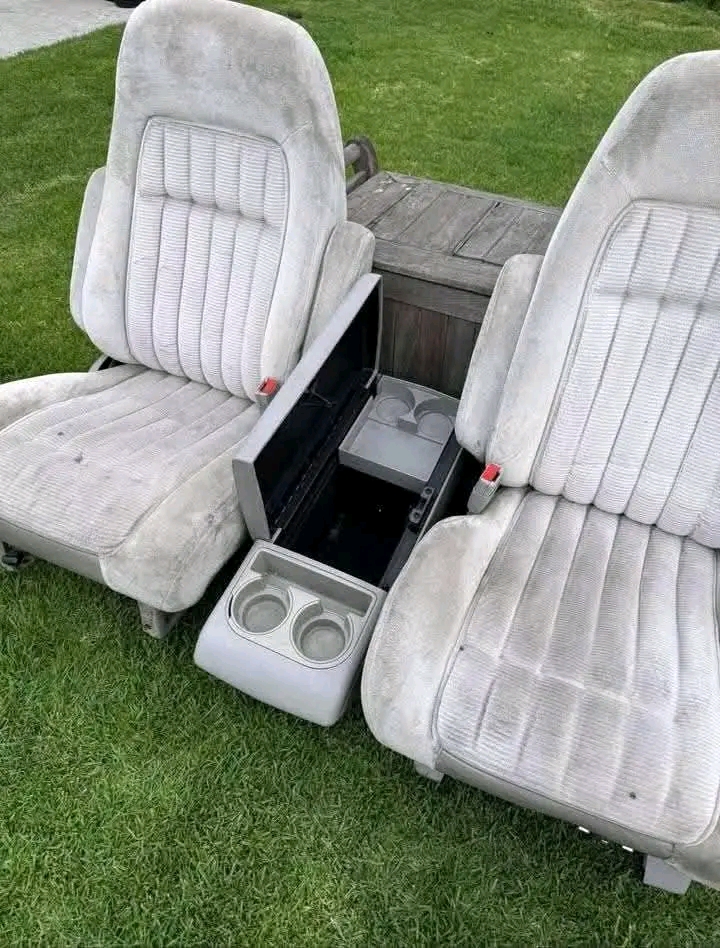 Chevy Obs bucket seats and center console 