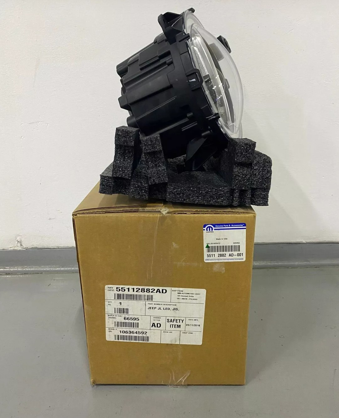 Jeep wrangler original complete New Right Front Headlight 