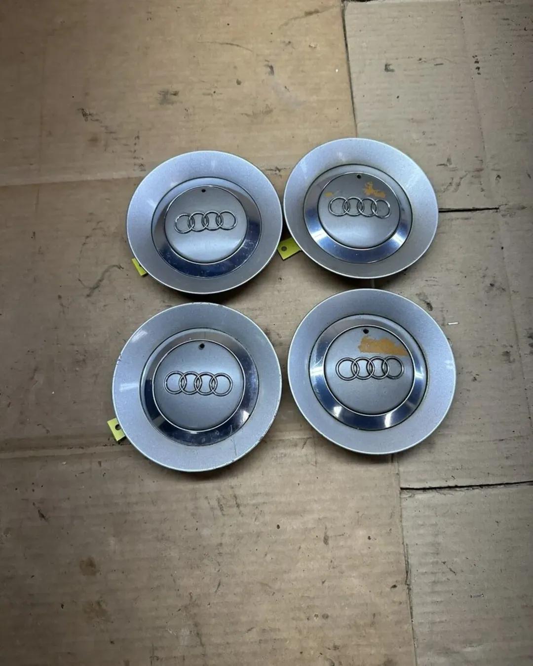 Wheel center cap 17 Audi S3 8L OEM.