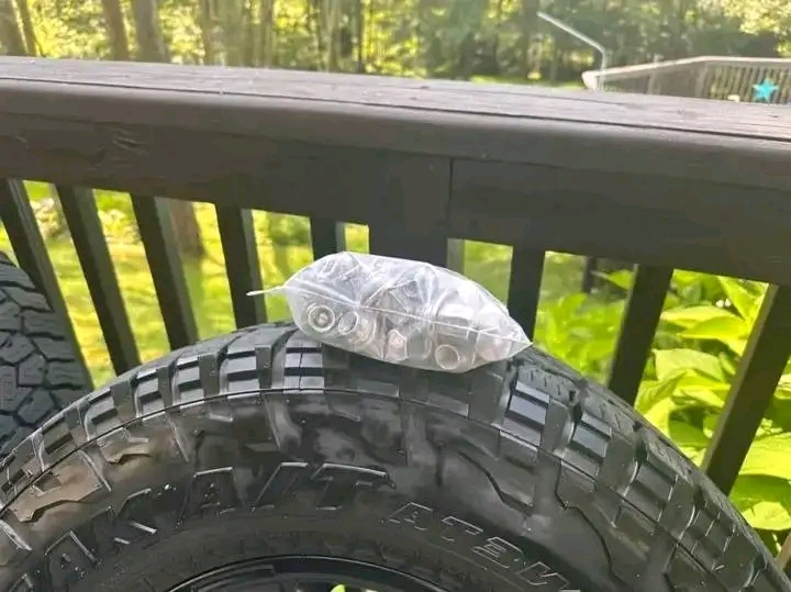 2020-2025 Jeep Gladiator Factory Wheels/Tires. 