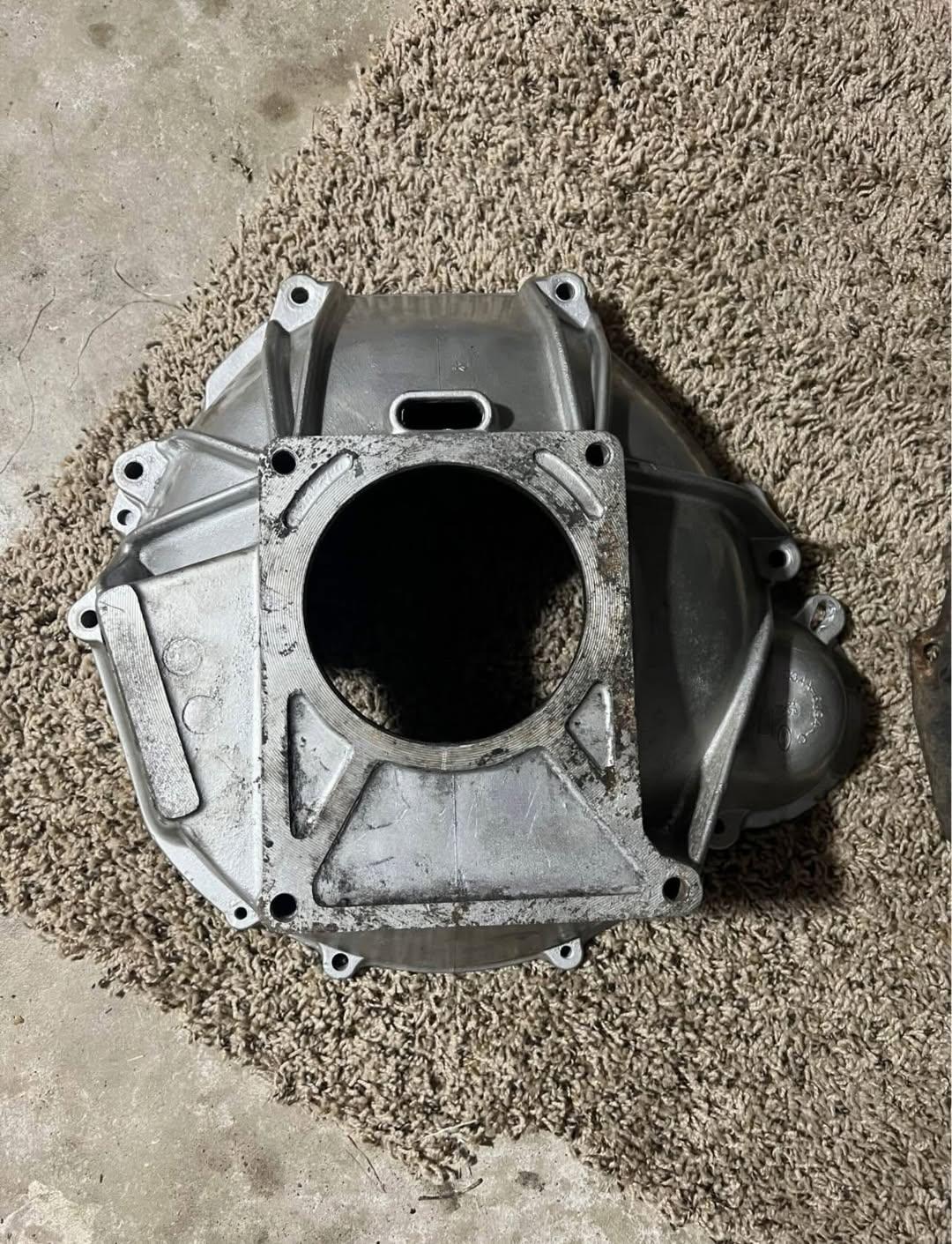 Fits 60s Ford 5 bolt v8s. Comes with clutch fork and separator plate. 