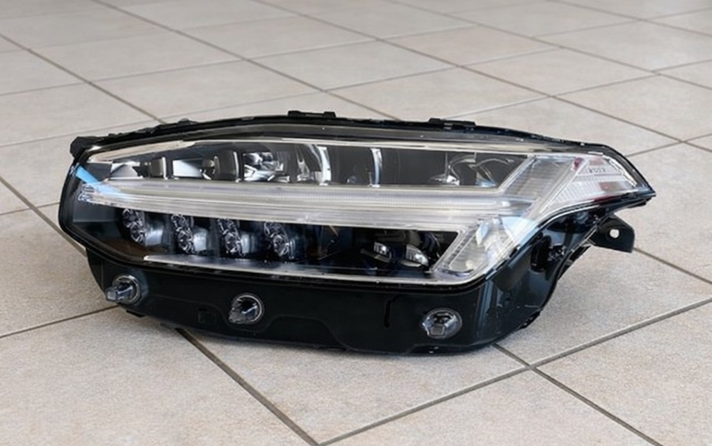 2019-2020 VOLVO XC90 headlights