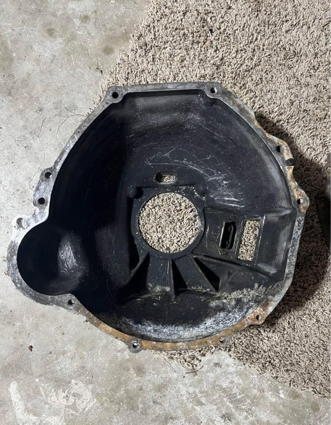 Fits 60s Ford 5 bolt v8s. Comes with clutch fork and separator plate. 