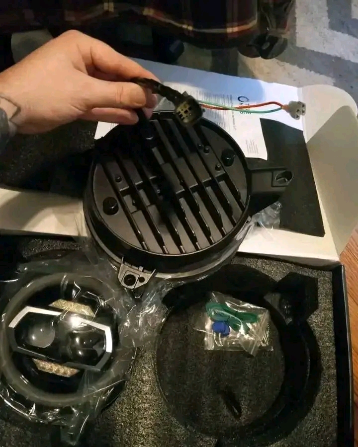 2018+ Jeep Wrangler / Gladiator JT (19+ ) 9-Inch Dual-HALO LED Headlights. 