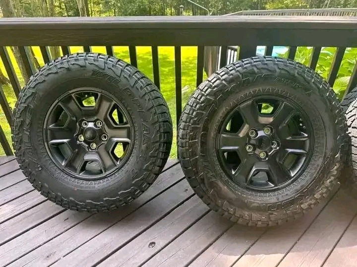 2020-2025 Jeep Gladiator Factory Wheels/Tires. 
