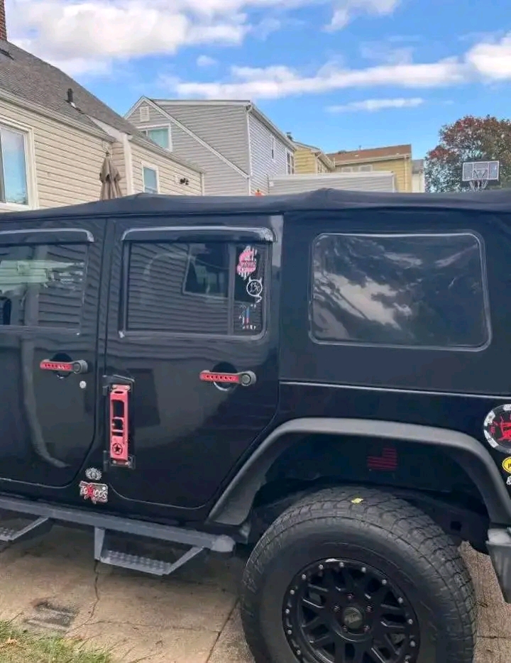 black twill soft top off a 2007 jeep wrangler jku,
